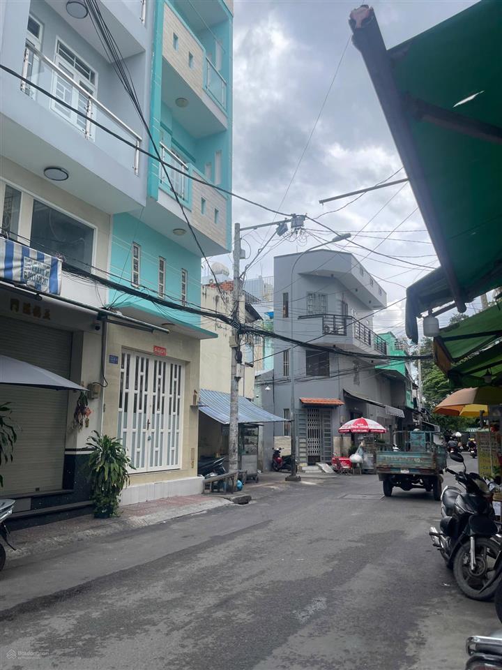 Quận 11, nhà lạc long quân, p3, đường xe tải thông, nhà mới, nhỏ nhỏ mà kinh doanh được, giá tốt
