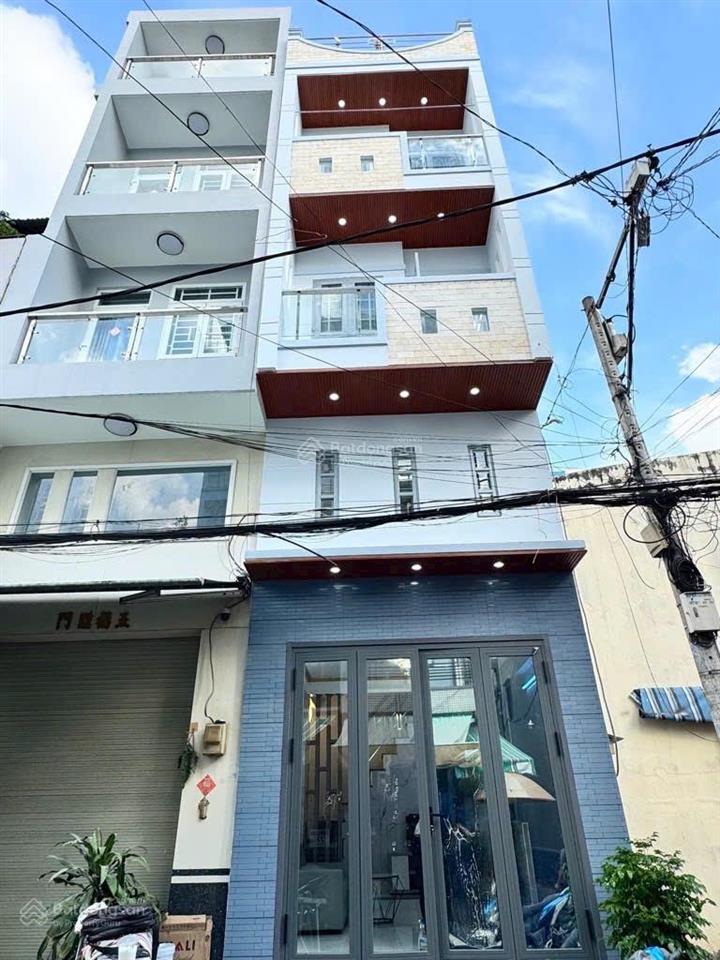 Quận 11, nhà lạc long quân, p3, đường xe tải thông, nhà mới, nhỏ nhỏ mà kinh doanh được, giá tốt