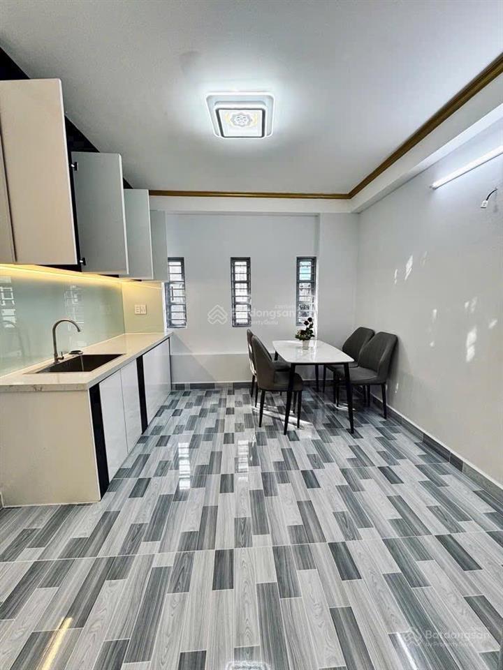 Quận 11, nhà lạc long quân, p3, đường xe tải thông, nhà mới, nhỏ nhỏ mà kinh doanh được, giá tốt