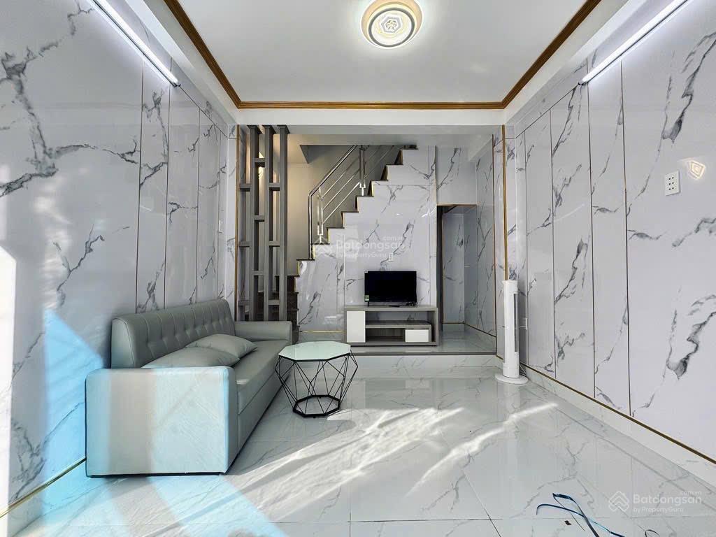 Quận 11, nhà lạc long quân, p3, đường xe tải thông, nhà mới, nhỏ nhỏ mà kinh doanh được, giá tốt
