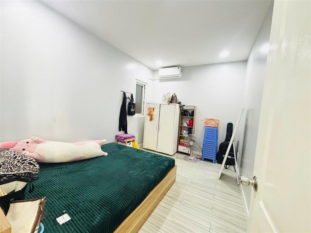 Gấp cần bán căn chung cư carina tầng 1, cho nhà có người lớn tuổi, diện tích lớn rộng rãi, sổ hồng