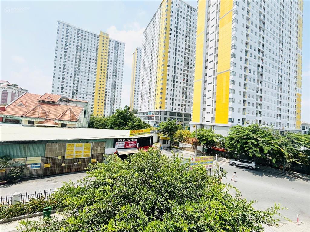 Gấp cần bán căn chung cư carina tầng 1, cho nhà có người lớn tuổi, diện tích lớn rộng rãi, sổ hồng