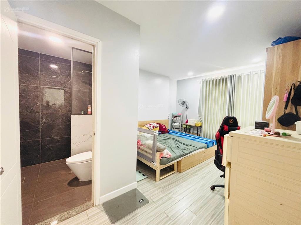 Gấp cần bán căn chung cư carina tầng 1, cho nhà có người lớn tuổi, diện tích lớn rộng rãi, sổ hồng