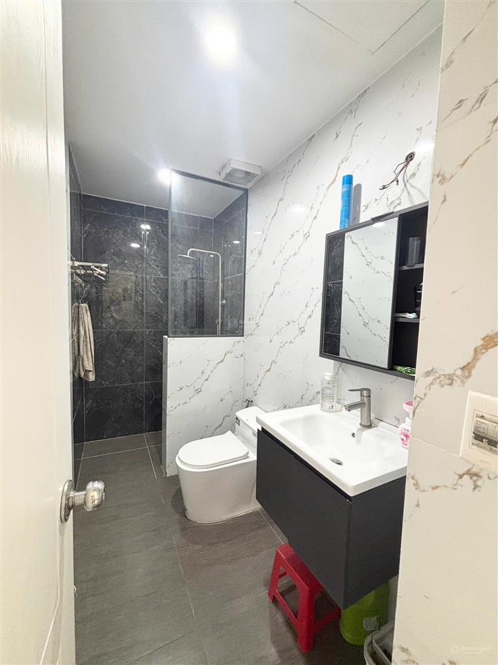 Gấp cần bán căn chung cư carina tầng 1, cho nhà có người lớn tuổi, diện tích lớn rộng rãi, sổ hồng