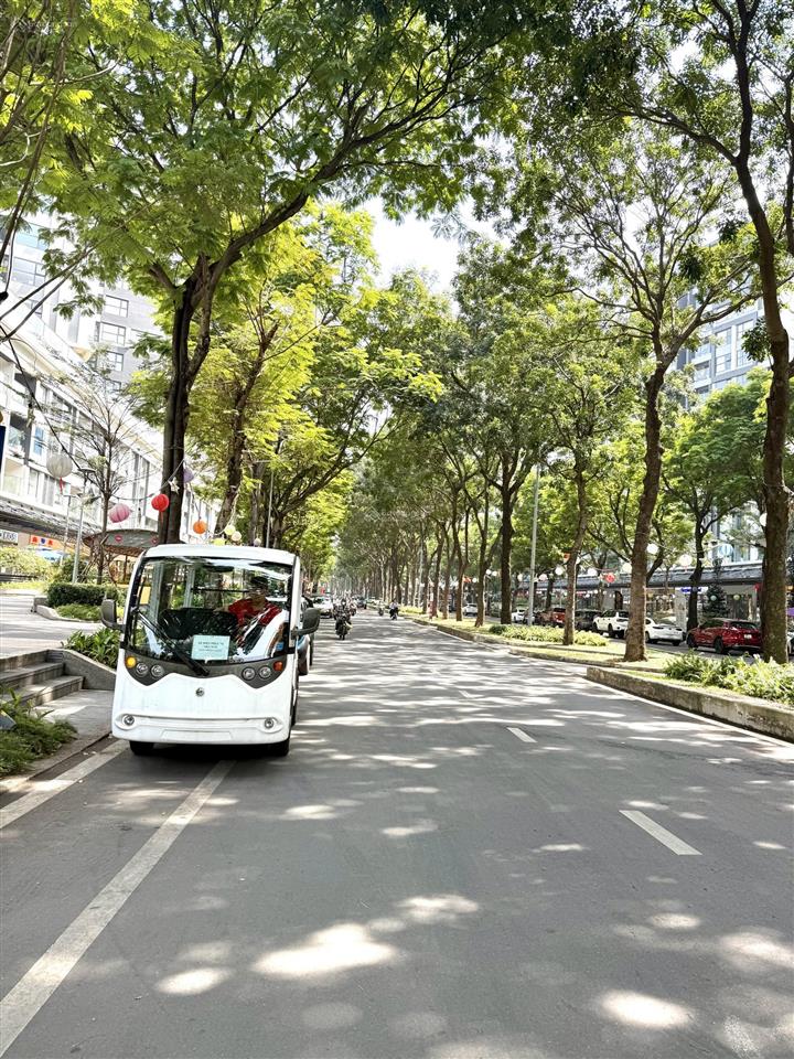 Cho thuê shophouse ngay thác nước celadon city giá thuê 90tr/ tháng  nhận nhà kinh doanh luôn