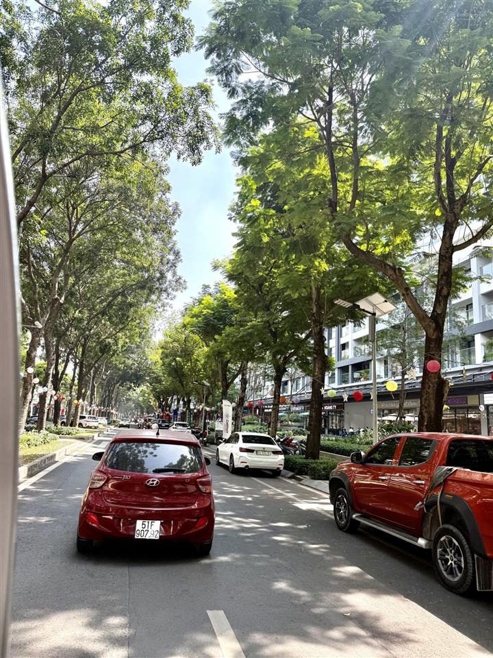 Cho thuê shophouse ngay thác nước celadon city giá thuê 90tr/ tháng  nhận nhà kinh doanh luôn