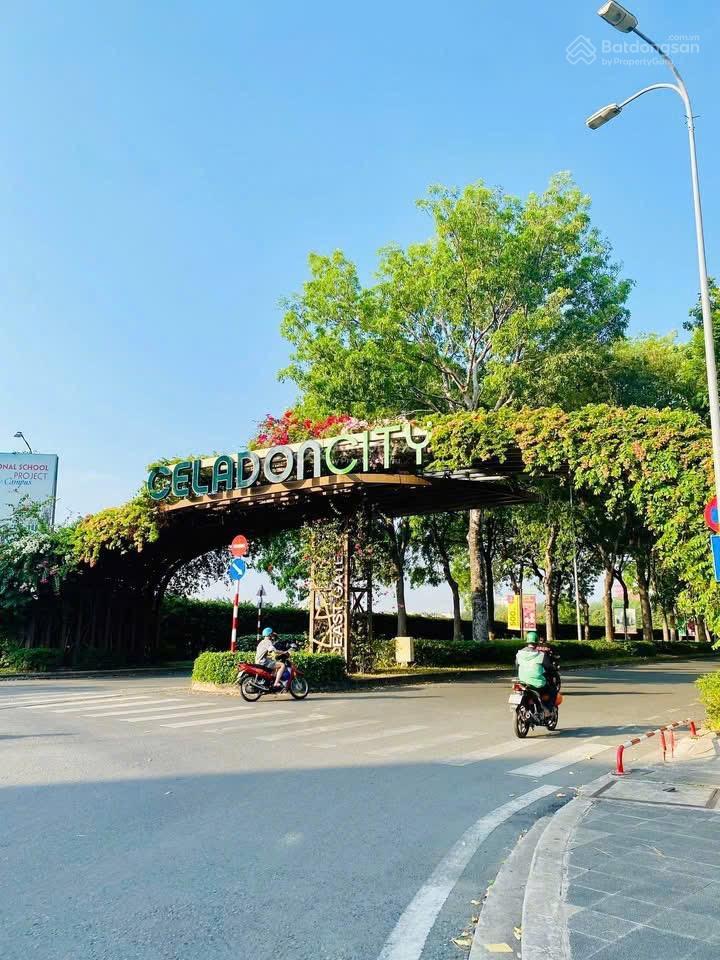 Cho thuê shophouse ngay thác nước celadon city giá thuê 90tr/ tháng  nhận nhà kinh doanh luôn