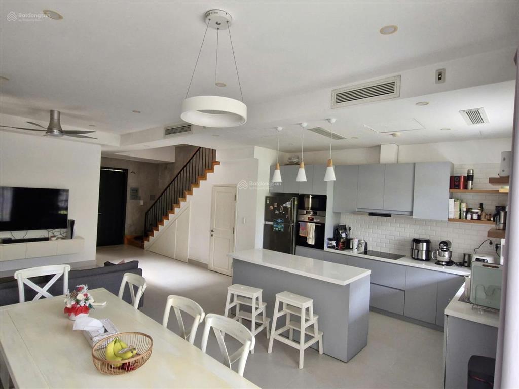 Cho thuê biệt thự song lập view sông palm residence, 8x17, 1 trệt 2 lầu nhà đẹp ở ngay