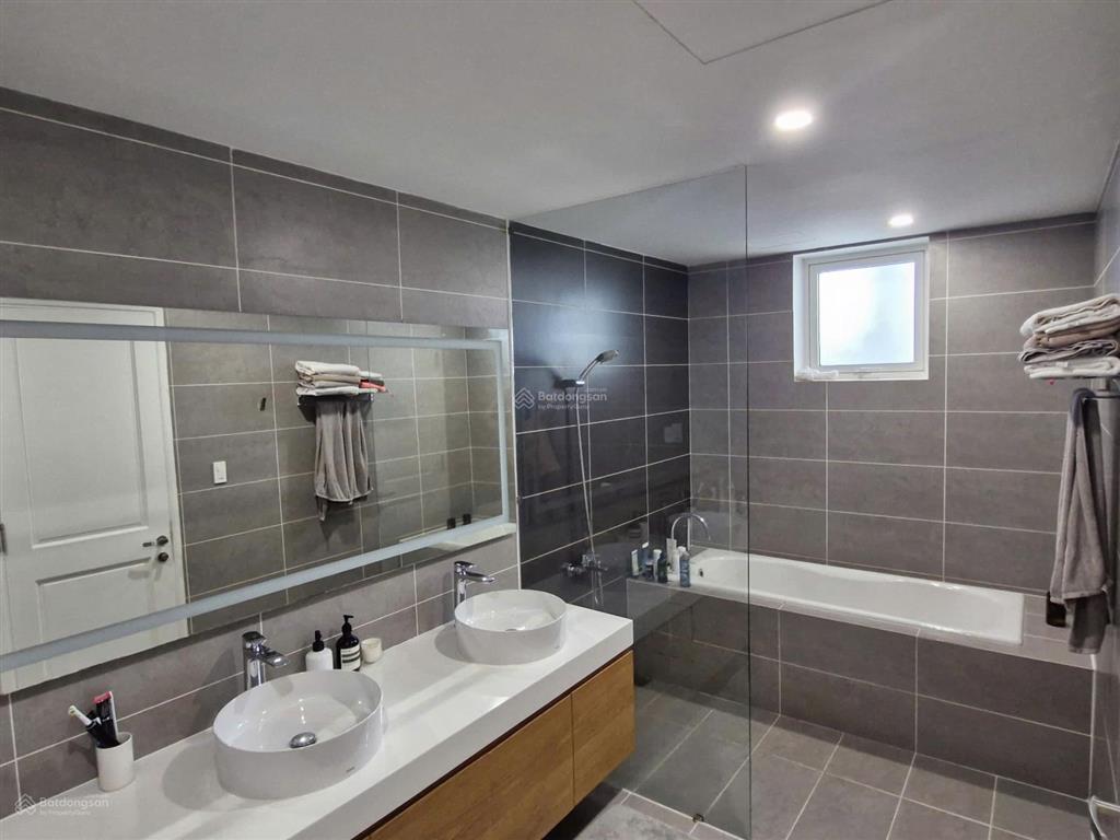 Cho thuê biệt thự song lập view sông palm residence, 8x17, 1 trệt 2 lầu nhà đẹp ở ngay