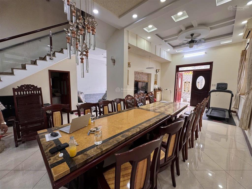 Bán biệt thự khu tên lửa 200m2, ngang 10m, 4 tầng đường 20m kế công viên 23 tỷ tl