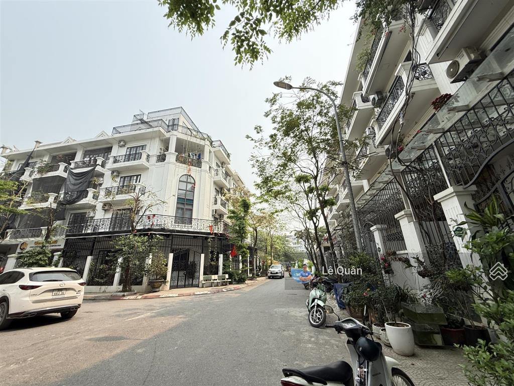 Chính chủ bán lô góc 135m2 kđt mới đại kim ở, làm vp cực đẹp.  0986 786 ***