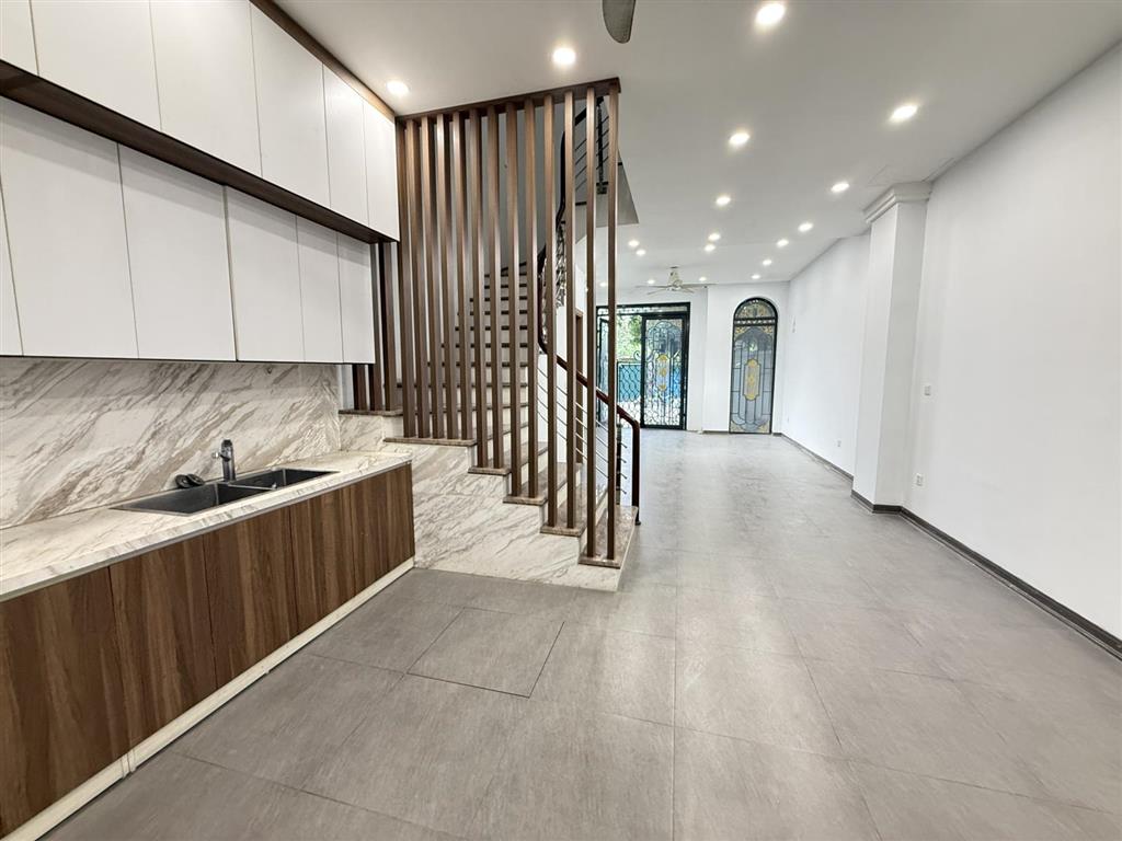 Cần bán gấp lk 75m2 hoàn thiện thang máy đẹp quay chung cư kinh doanh cực tốt. sổ đỏ chỉ 27,5 tỷ