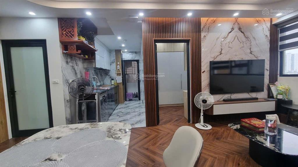 Bán căn hộ 03pn dt 107m2 full nội thất xịn xò, hướng đông nam mát mẻ giá chỉ 8,2 tỷ.