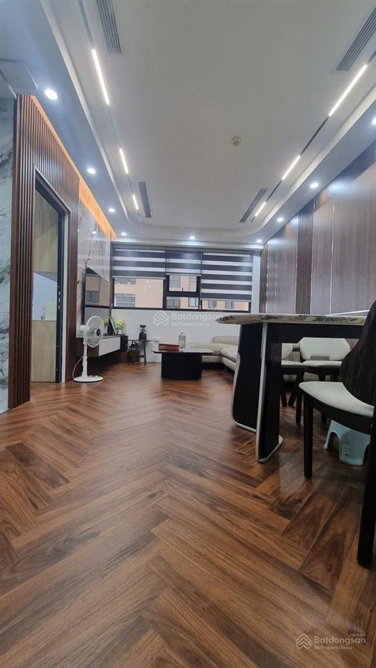 Bán căn hộ 03pn dt 107m2 full nội thất xịn xò, hướng đông nam mát mẻ giá chỉ 8,2 tỷ.