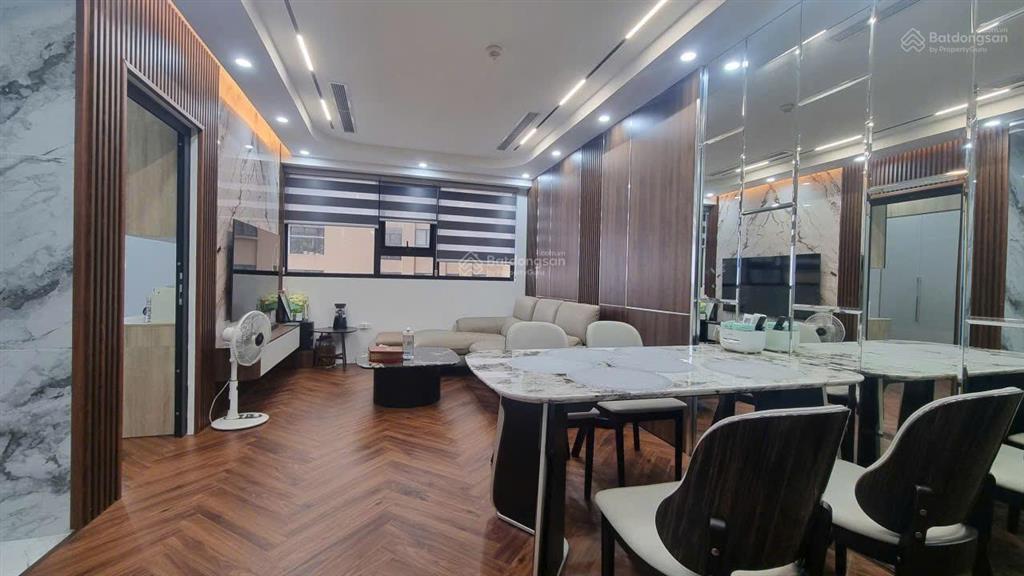 Bán căn hộ 03pn dt 107m2 full nội thất xịn xò, hướng đông nam mát mẻ giá chỉ 8,2 tỷ.