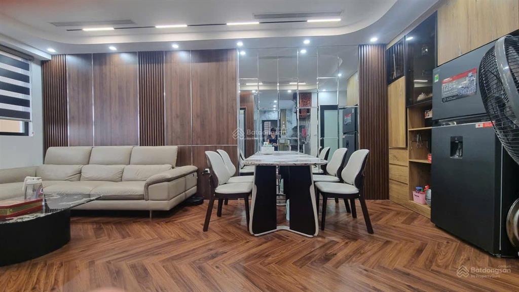 Bán căn hộ 03pn dt 107m2 full nội thất xịn xò, hướng đông nam mát mẻ giá chỉ 8,2 tỷ.