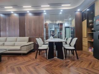 Bán căn hộ 03pn dt 107m2 full nội thất xịn xò, hướng đông nam mát mẻ giá chỉ 8,2 tỷ.