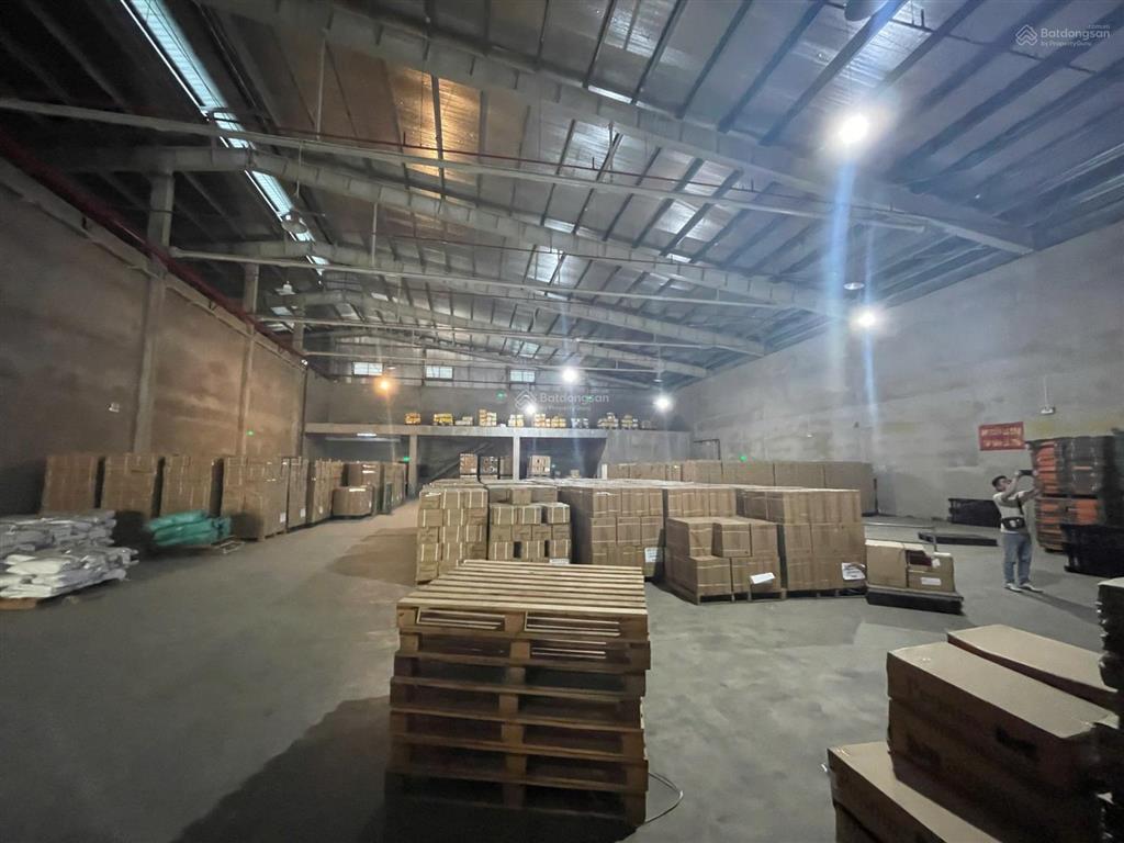 Bán kho, nhà xưởng tại đức giang, giá siêu hời 33 tỷ, 1.500m2