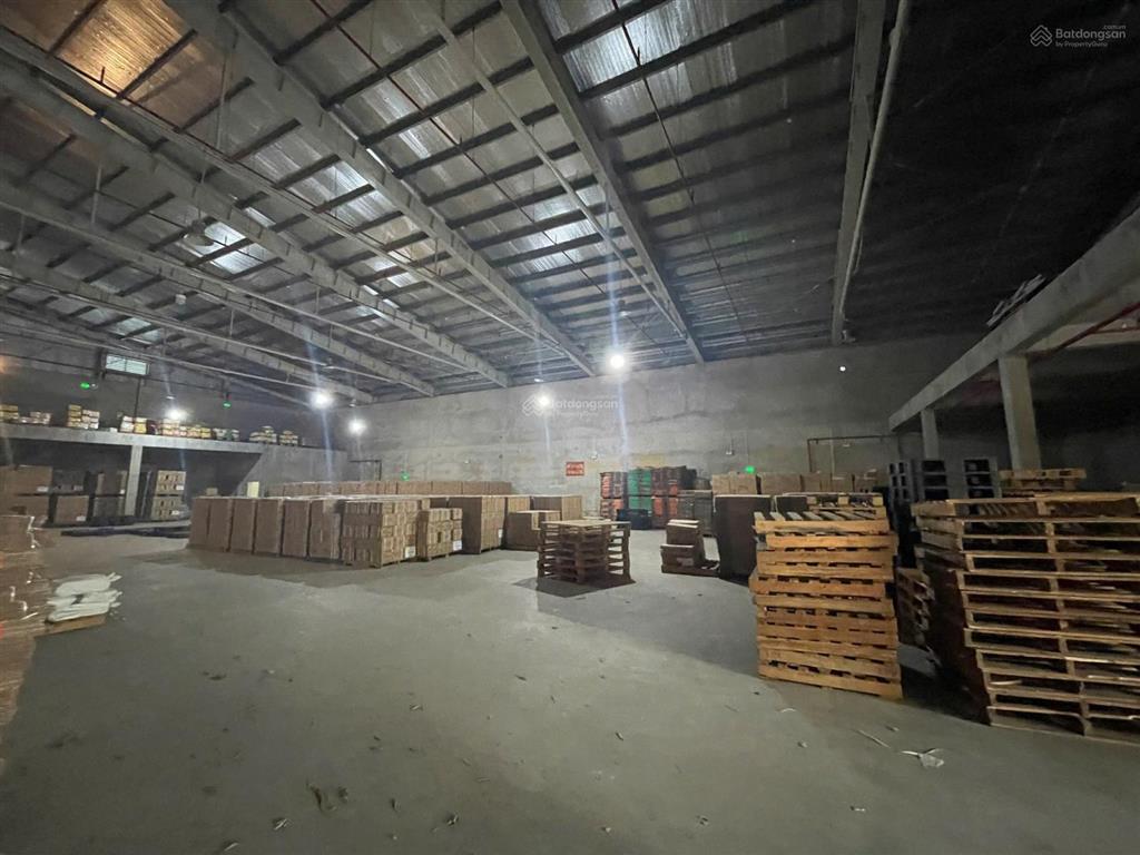 Bán kho, nhà xưởng tại đức giang, giá siêu hời 33 tỷ, 1.500m2