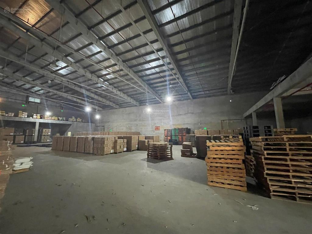 Bán kho, nhà xưởng tại đức giang, giá siêu hời 33 tỷ, 1.500m2