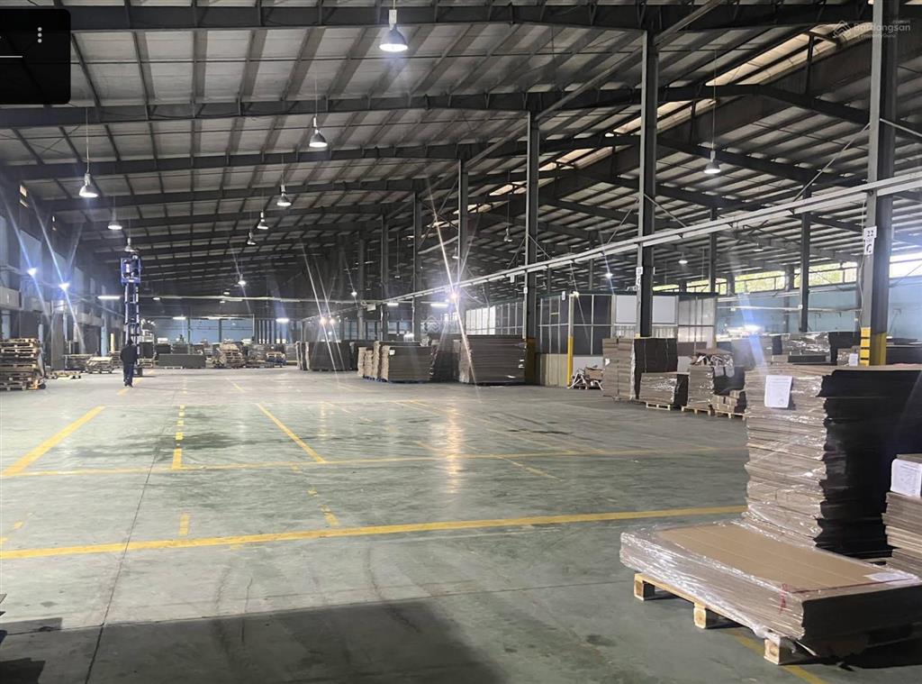Bán nhà máy 18.000m2 tại kcn tân hồng, từ sơn. có 10.000m2 xưởng và nhà văn phòng 1.500m2 x 5 tầng