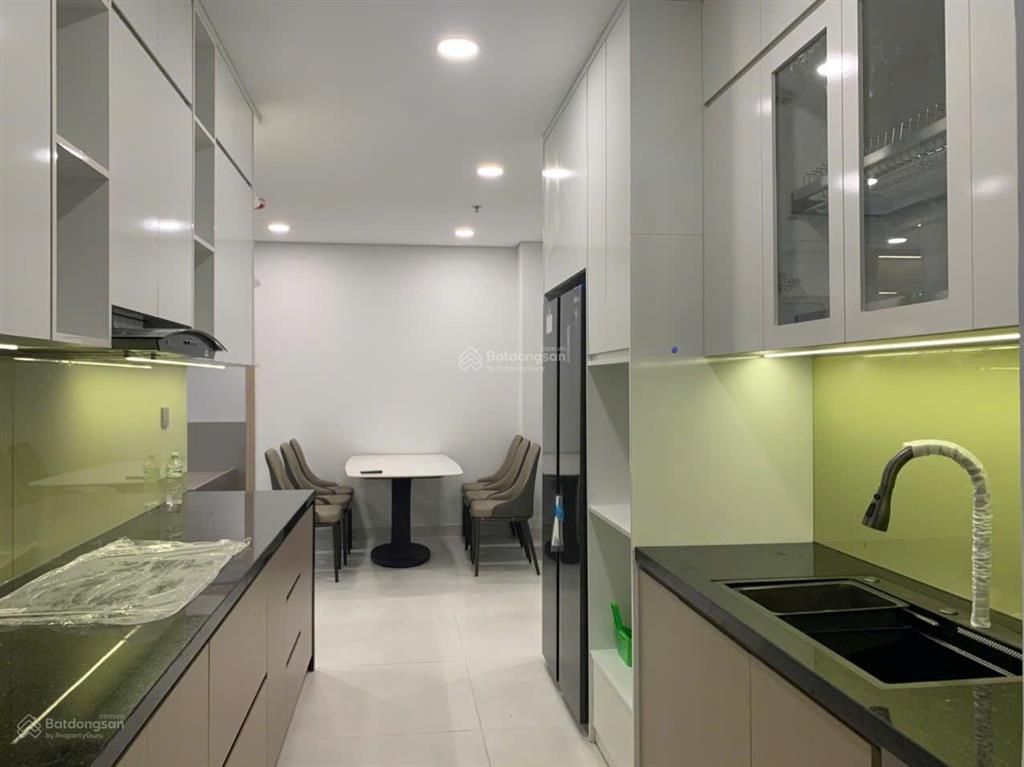 Cho thuê căn hộ 102m2(3pn2vs) hướng đn đã có đầy đủ nt. cách cầu long biên 3km. vào ở ngay, 15tr/th