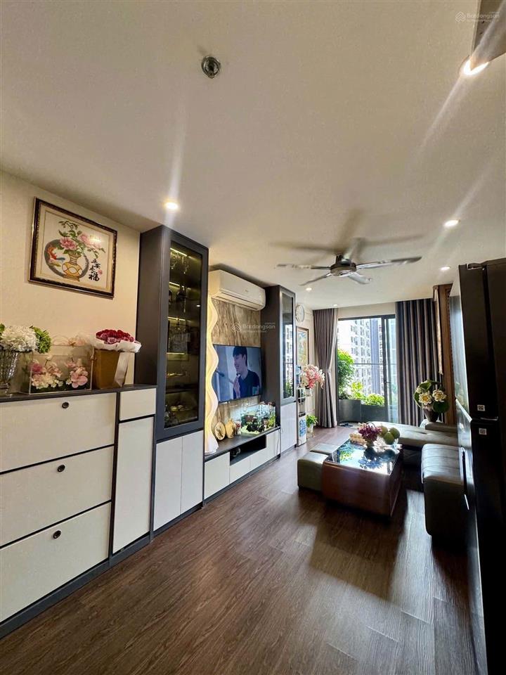 Bán căn hộ 2pn phân khu sapphire  gia lâm. đã có nội thất. sẵn sổ hồng. giá nhỉnh 55tr/m2. ở ngay