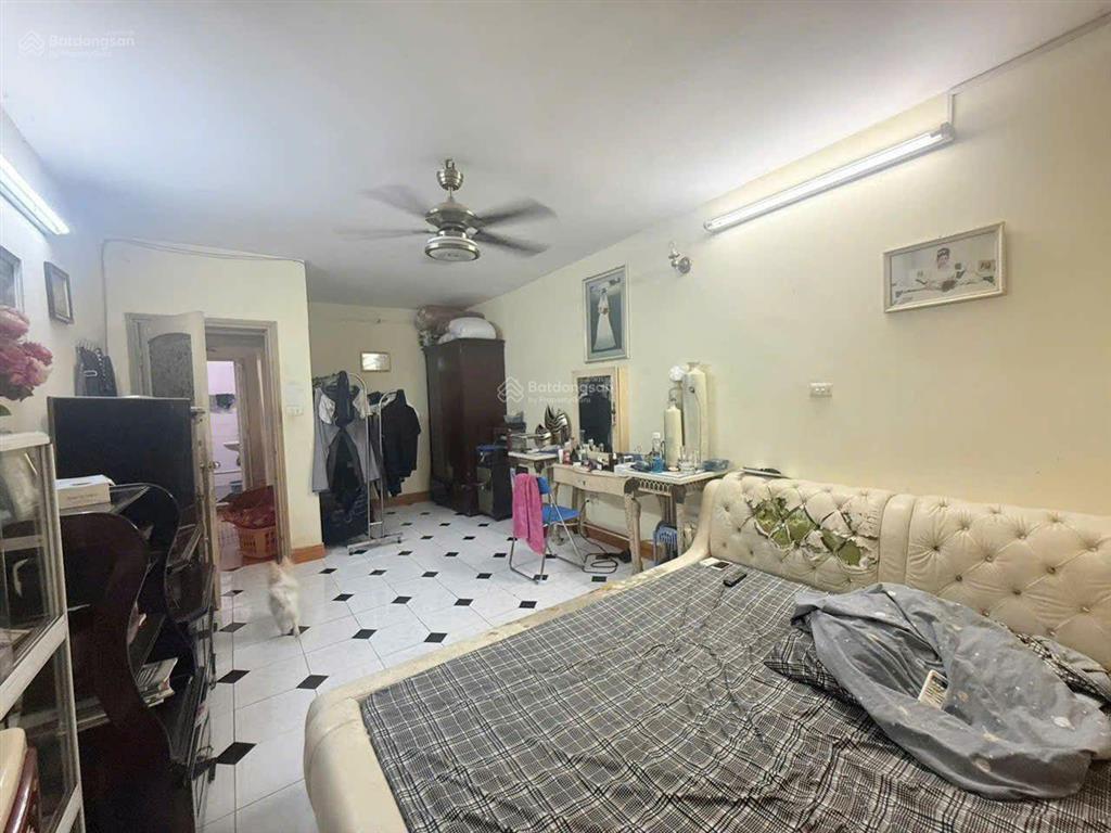 Cần bán gấp nhà tập thể tầng 2 dt 120m2