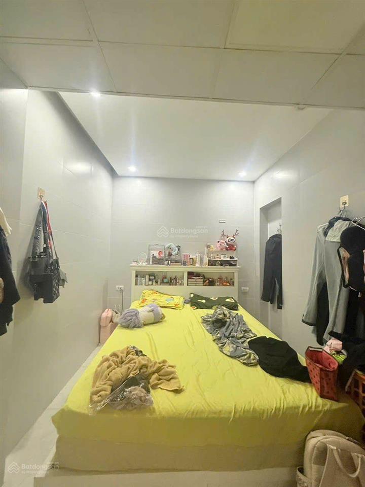 Cần bán gấp nhà tập thể tầng 2 dt 120m2