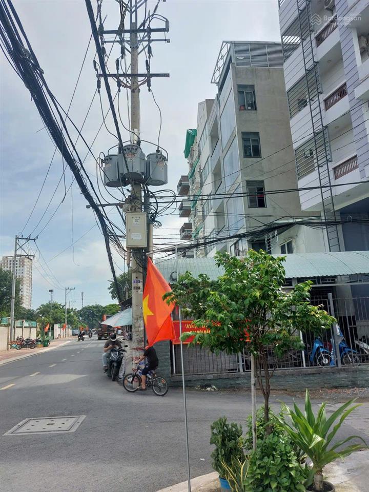 Bán tòa nhà chdv  p. trung mỹ tây, tp.hcm  ngay sau cv phần mềm quang trung