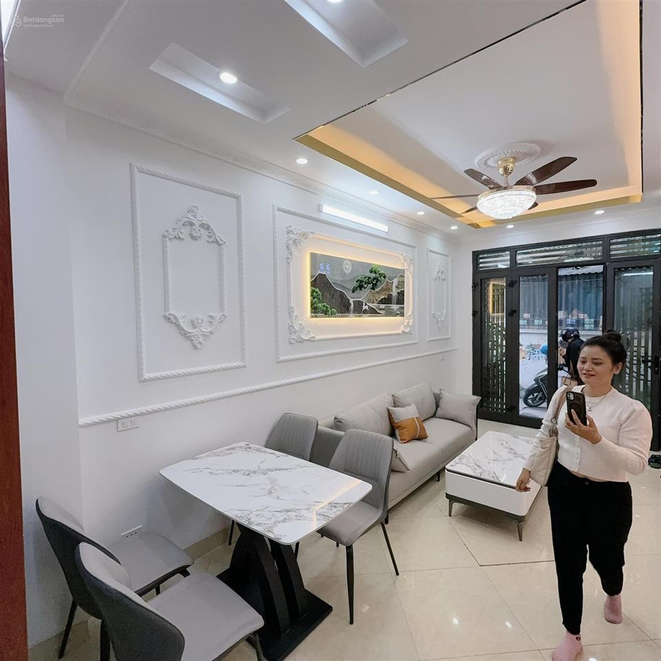 Nhà đẹp giá rẻ  lê trọng tấn  hà đông  38mv 5tầng  full nội thất như hình .