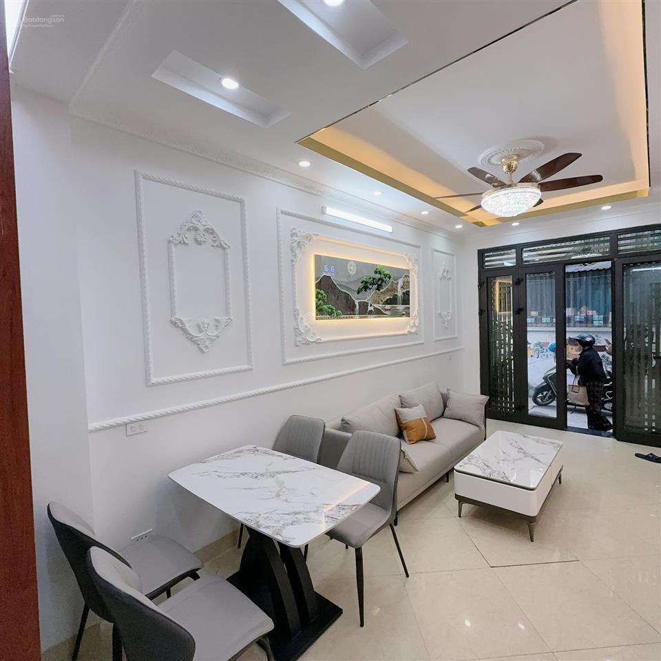 Nhà đẹp giá rẻ  lê trọng tấn  hà đông  38mv 5tầng  full nội thất như hình .