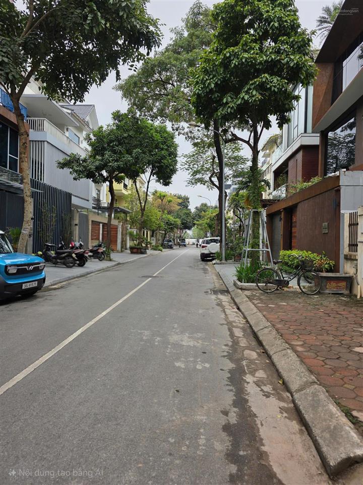 Bán 83.5m đất đấu giá việt hưng đường 13,5m vị trí trung tâm, giá 24.x tỷ