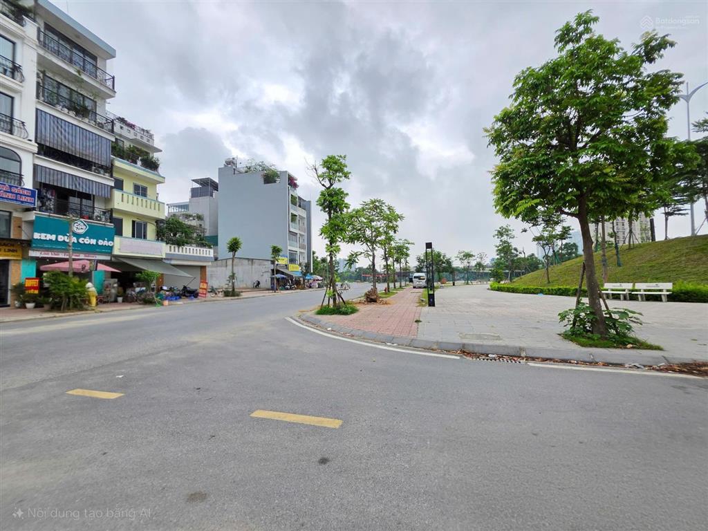 Đất ngọc thụy bồ đề lô góc 86,5m2, mặt tiền 6.8m, đường to 17.5m cạnh công viên