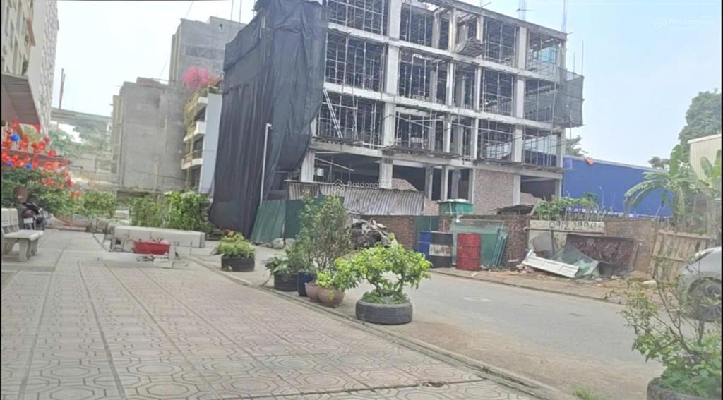 Bán 175m2 đất đấu giá sài đồng, mặt tiền 8.6m, ở và kinh doanh, giá 37.5 tỷ, đường to ô tô tránh