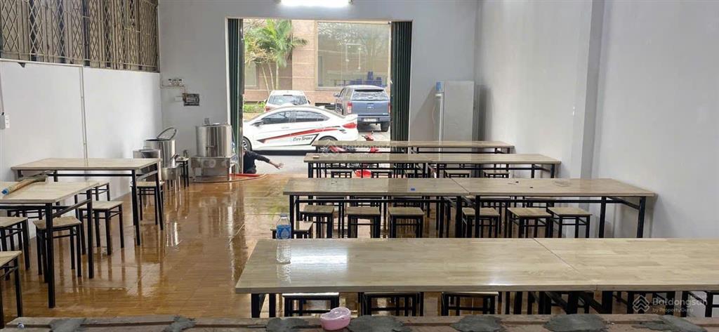 Cho thuê nhà 75m x 1.5 tầng ở và kinh doanh, mặt phố, phường việt hưng  long biên