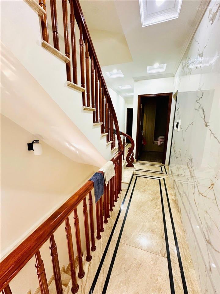 Nhà 50m x 6 tầng phố thanh am  long biên, 2 mặt thoáng, đường 10m, thang máy  ở và kinh doanh