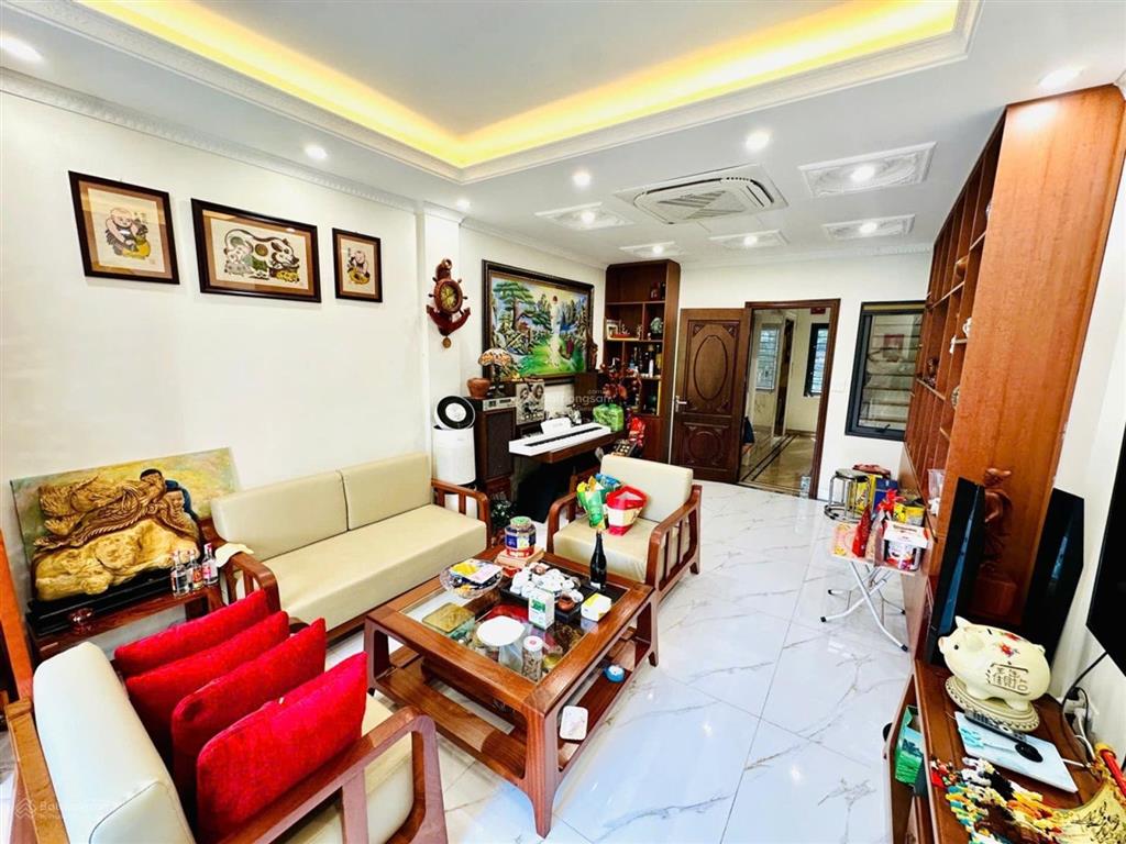 Nhà 50m x 6 tầng phố thanh am  long biên, 2 mặt thoáng, đường 10m, thang máy  ở và kinh doanh