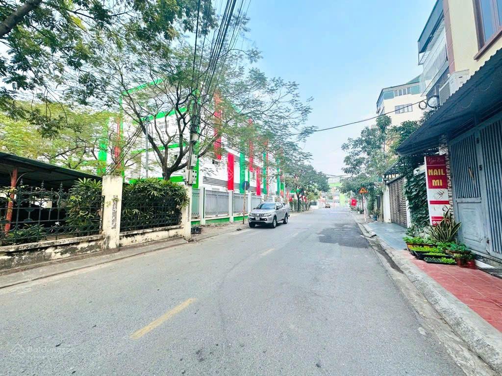 Nhà 50m x 6 tầng phố thanh am  long biên, 2 mặt thoáng, đường 10m, thang máy  ở và kinh doanh