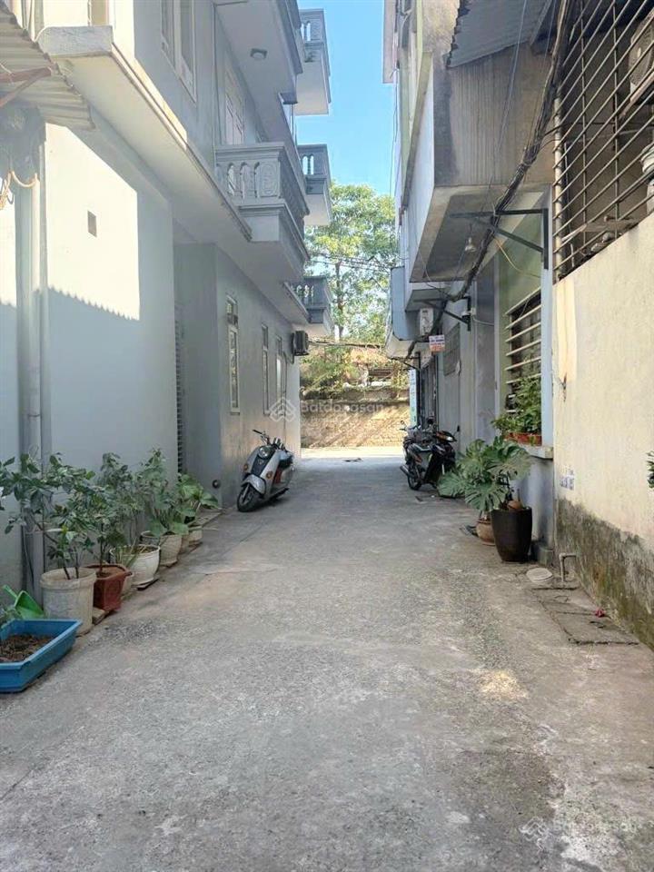 Lô góc 55m2 đất đẹp ngô gia tự long biên, đường 4m ô tô vào ra, gần chợ, trường học. giá 10,3tỷ