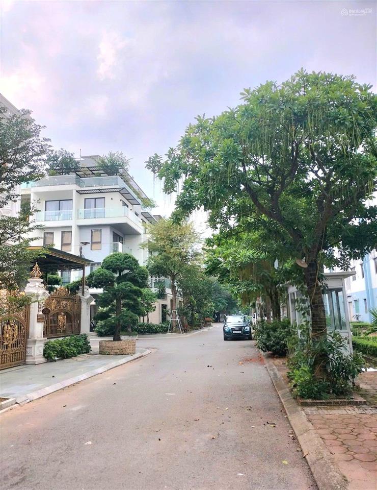 Biệt thự đô thị việt hưng, 190m x 5 tầng, view vườn hoa công viên,thang máy, thiết kế đẹp  full đồ