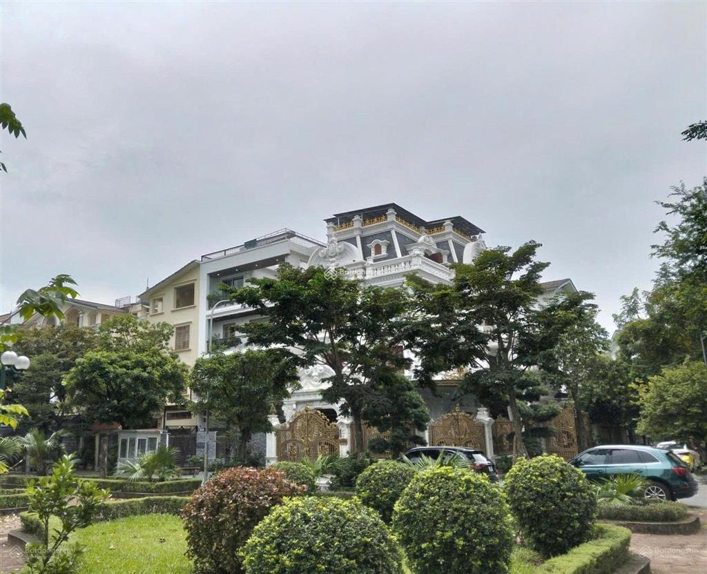 Biệt thự đô thị việt hưng, 190m x 5 tầng, view vườn hoa công viên,thang máy, thiết kế đẹp  full đồ