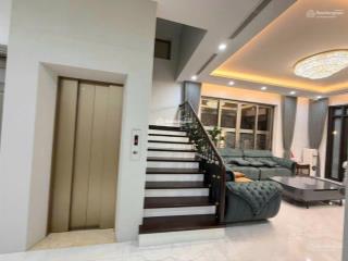 Biệt thự đô thị việt hưng, 190m x 5 tầng, view vườn hoa công viên,thang máy, thiết kế đẹp  full đồ