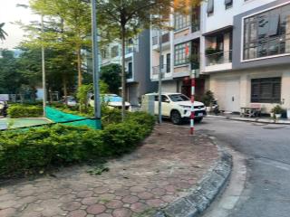 Bán đất tái định cư phường việt hưng 90m2, mặt tiền 5m, đường 15m, view vườn hoa. giá tốt
