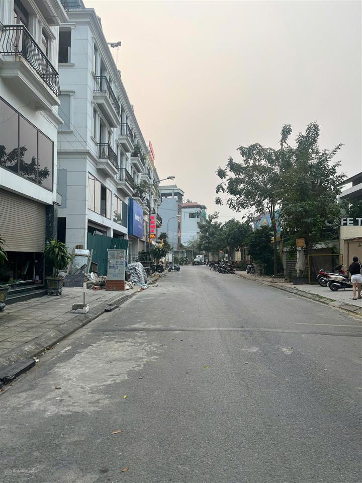 Bán shophouse đẹp tại east center, giá thỏa thuận, 90m². sổ đỏ, đường 13.5m, cạnh vhop1