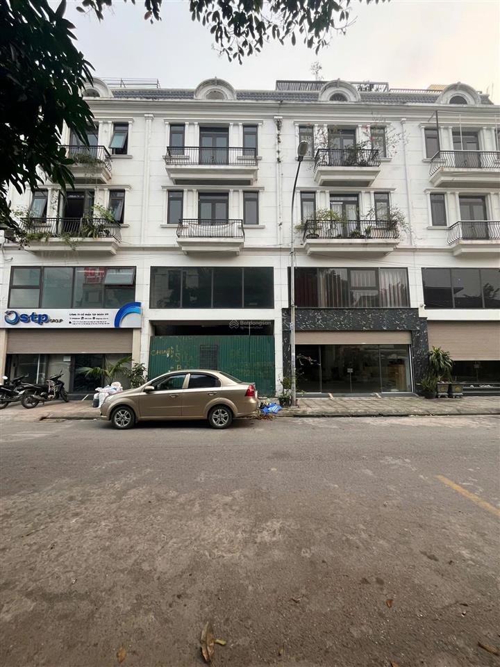 Bán shophouse đẹp tại east center, giá thỏa thuận, 90m². sổ đỏ, đường 13.5m, cạnh vhop1