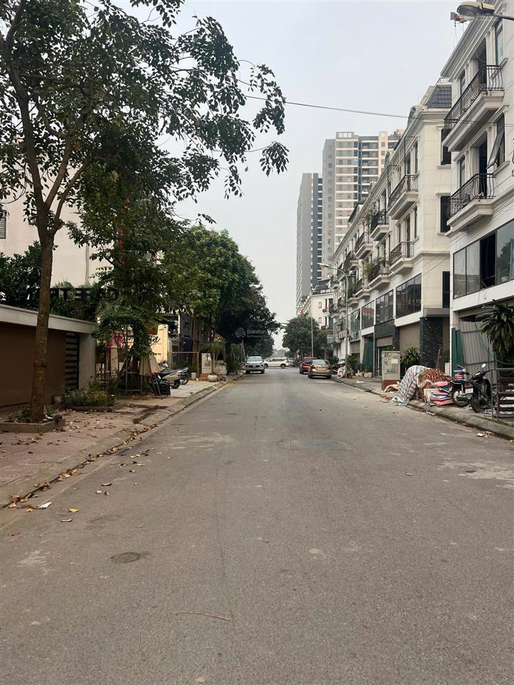 Bán shophouse đẹp tại east center, giá thỏa thuận, 90m². sổ đỏ, đường 13.5m, cạnh vhop1