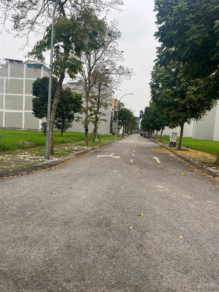 Bán đất nền dự án phố nối house, 69 triệu / m2, 70 m2, sổ đỏ ngay. đón sóng vin xây kdt hòa phát.
