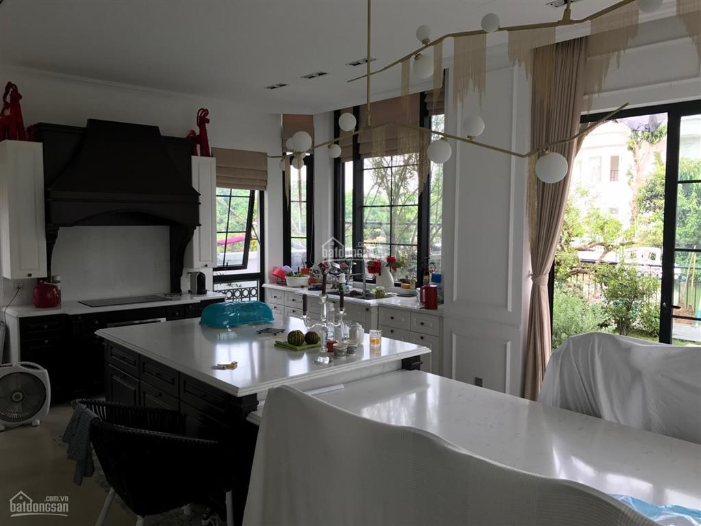 120 tỷ bt hoa phượng 300m2 hoàn thiện đẹp, đường rất thoáng, mặt vườn hoa công viên, sông sau rộng