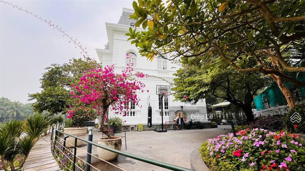 Bán bt bằng lăng riverside 800m2, hoàn thiện đẹp, sau ngã ba sông nội khu, gần công viên
